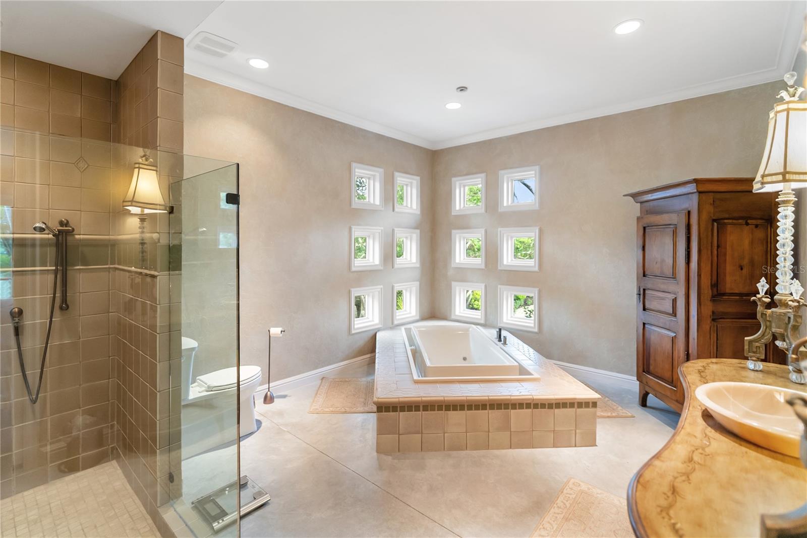 1804 N Lake Shore Dr, Sarasota, FL 34231 — photo 19 of 29