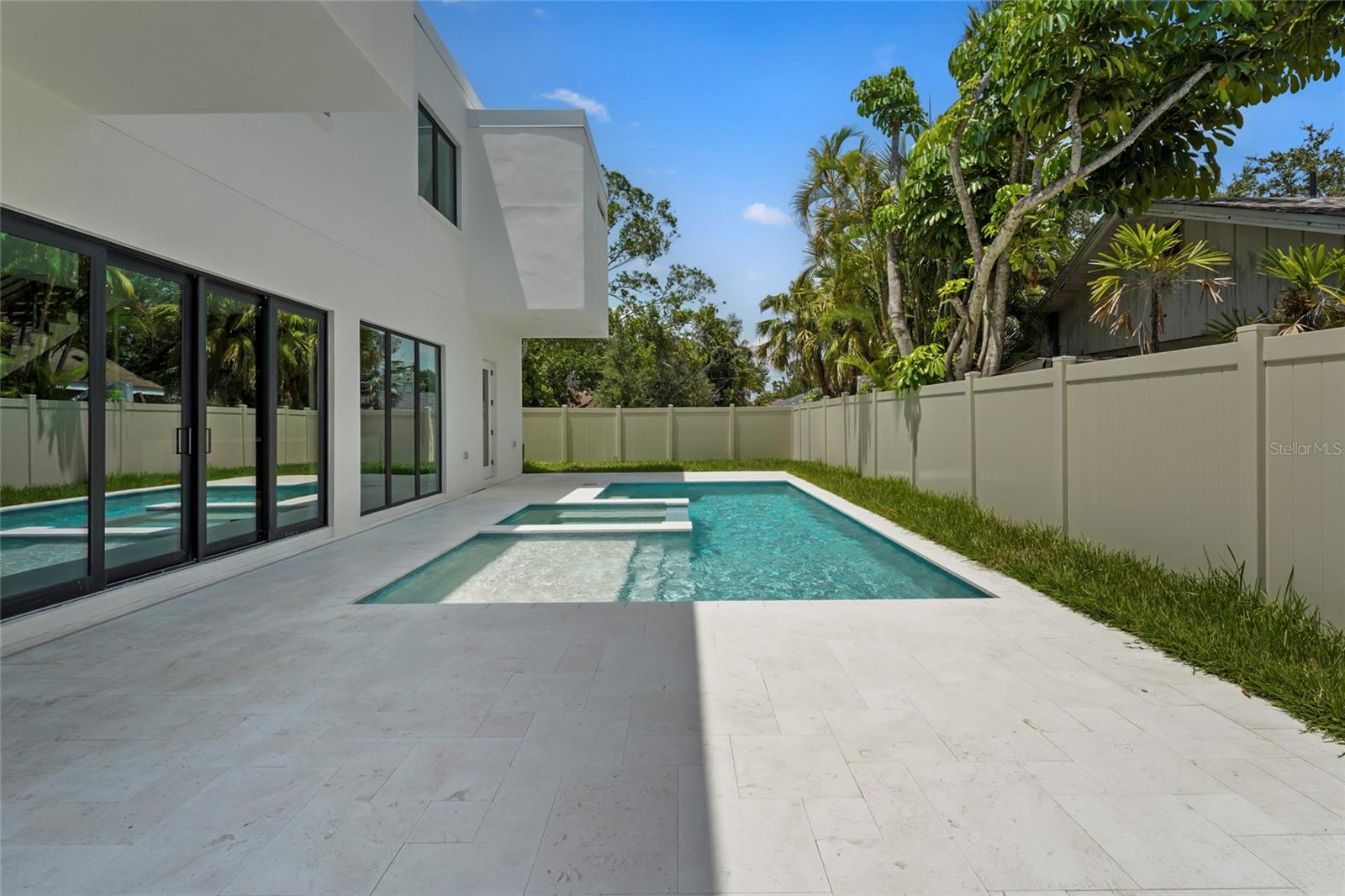 2604 Sydelle St, Sarasota, FL 34237 — photo 14 of 92