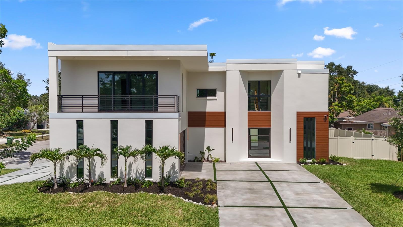 2604 Sydelle St, Sarasota, FL 34237 — photo 16 of 92