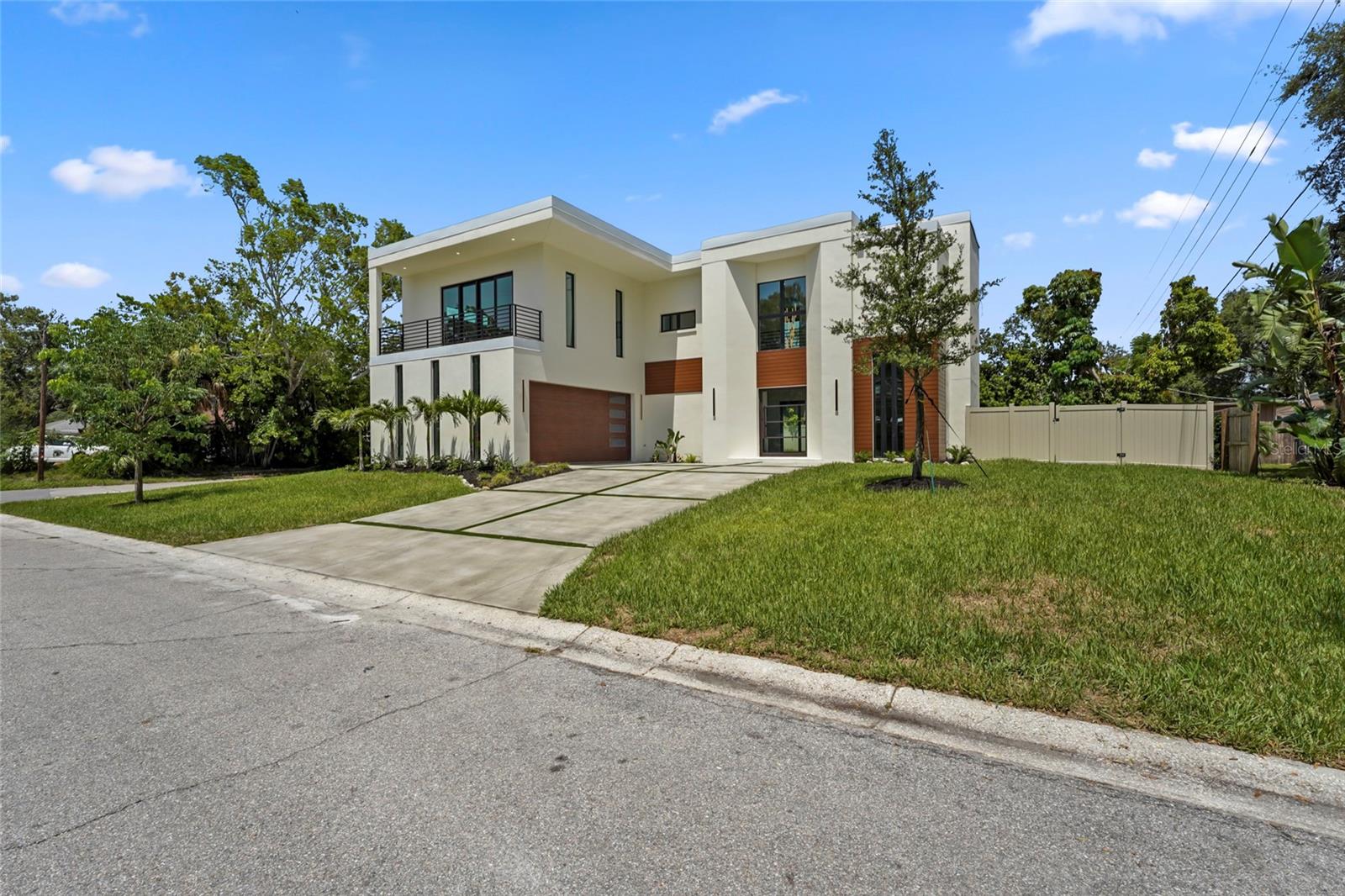2604 Sydelle St, Sarasota, FL 34237 — photo 17 of 92
