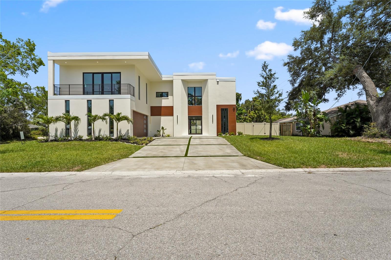 2604 Sydelle St, Sarasota, FL 34237 — photo 18 of 92