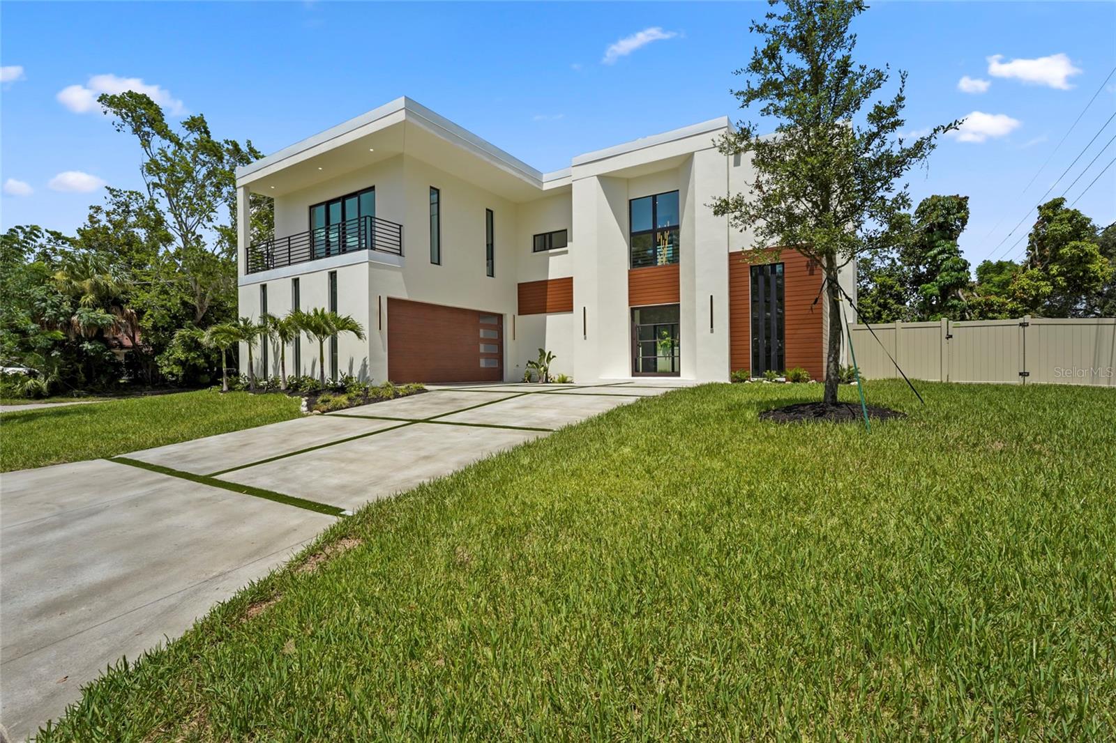 2604 Sydelle St, Sarasota, FL 34237 — photo 19 of 92