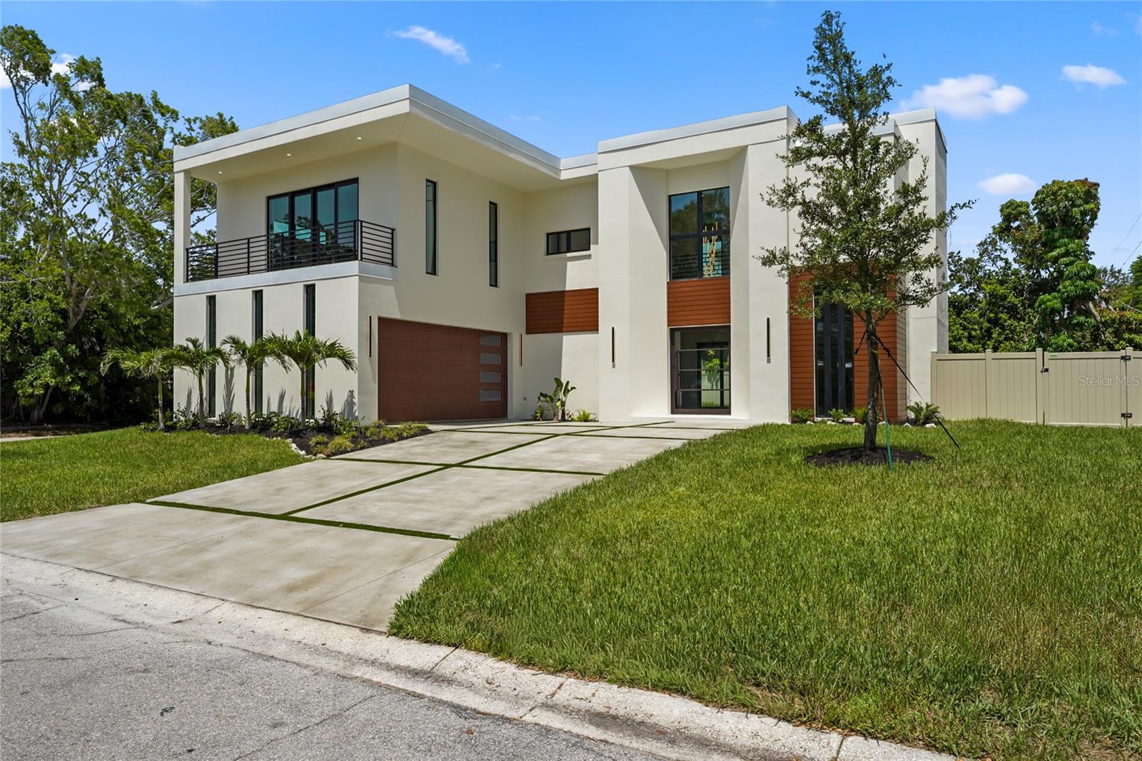 2604 Sydelle St, Sarasota, FL 34237 — photo 20 of 92