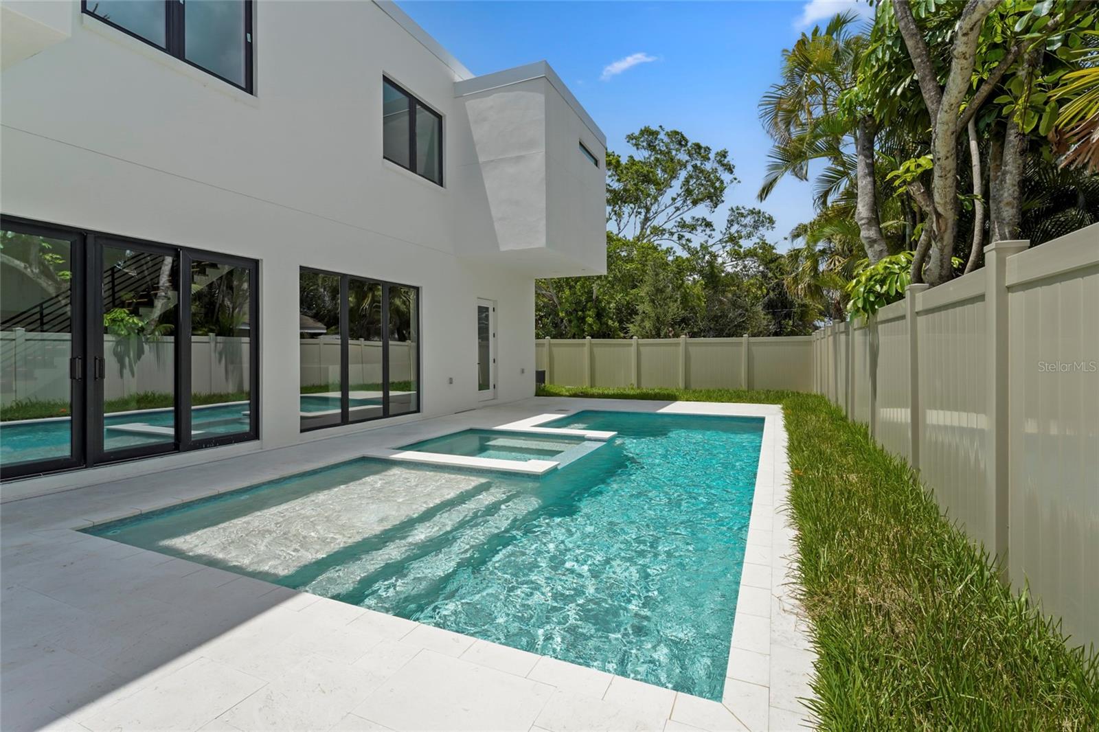2604 Sydelle St, Sarasota, FL 34237 — photo 3 of 92