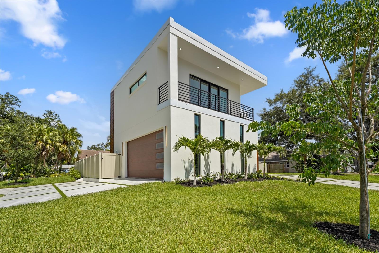2604 Sydelle St, Sarasota, FL 34237 — photo 22 of 92