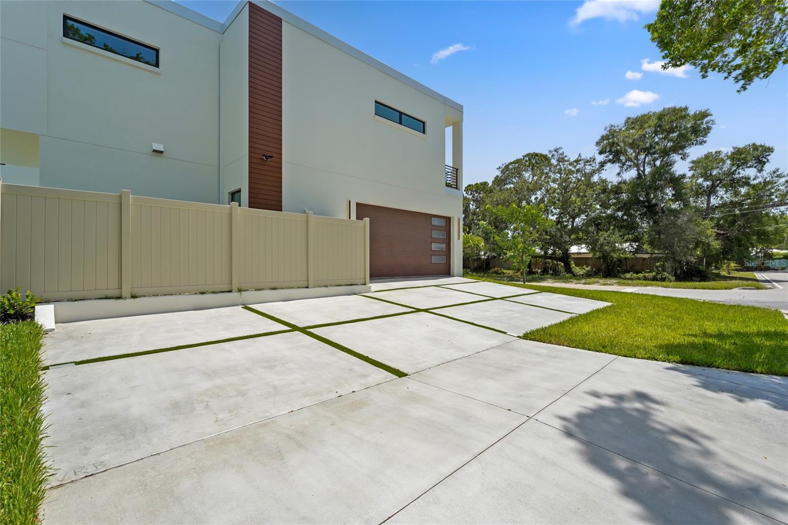 2604 Sydelle St, Sarasota, FL 34237 — photo 24 of 92