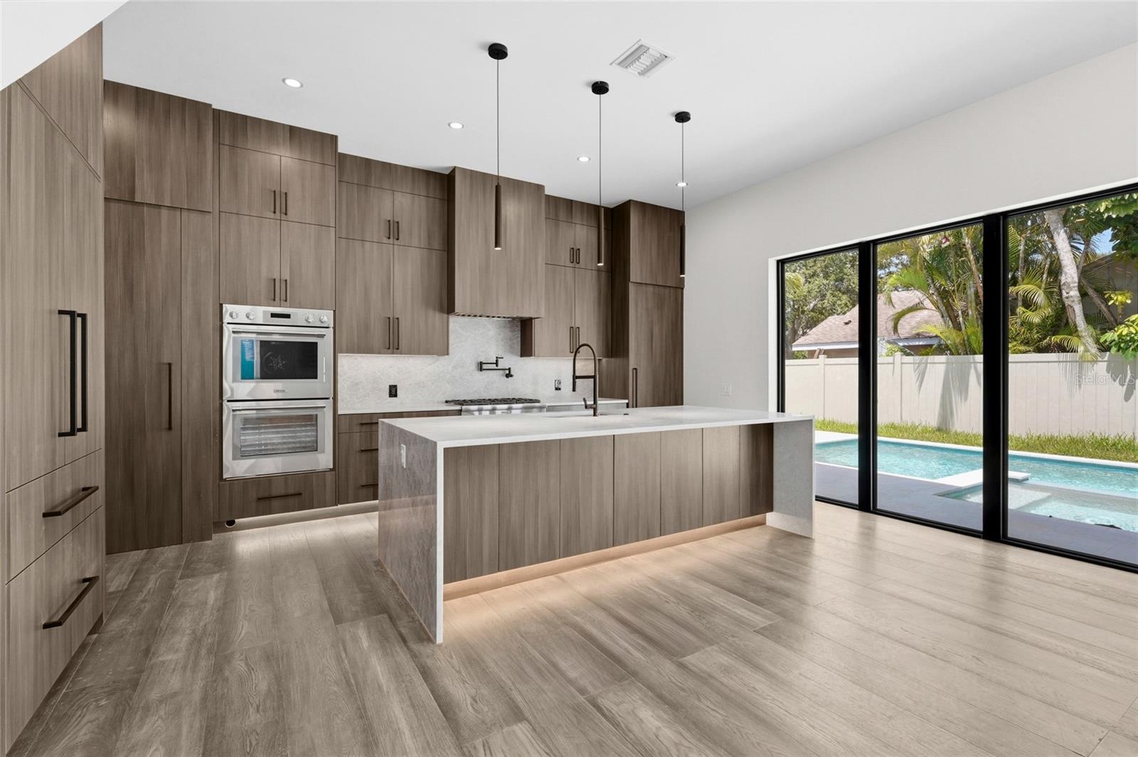 2604 Sydelle St, Sarasota, FL 34237 — photo 5 of 92