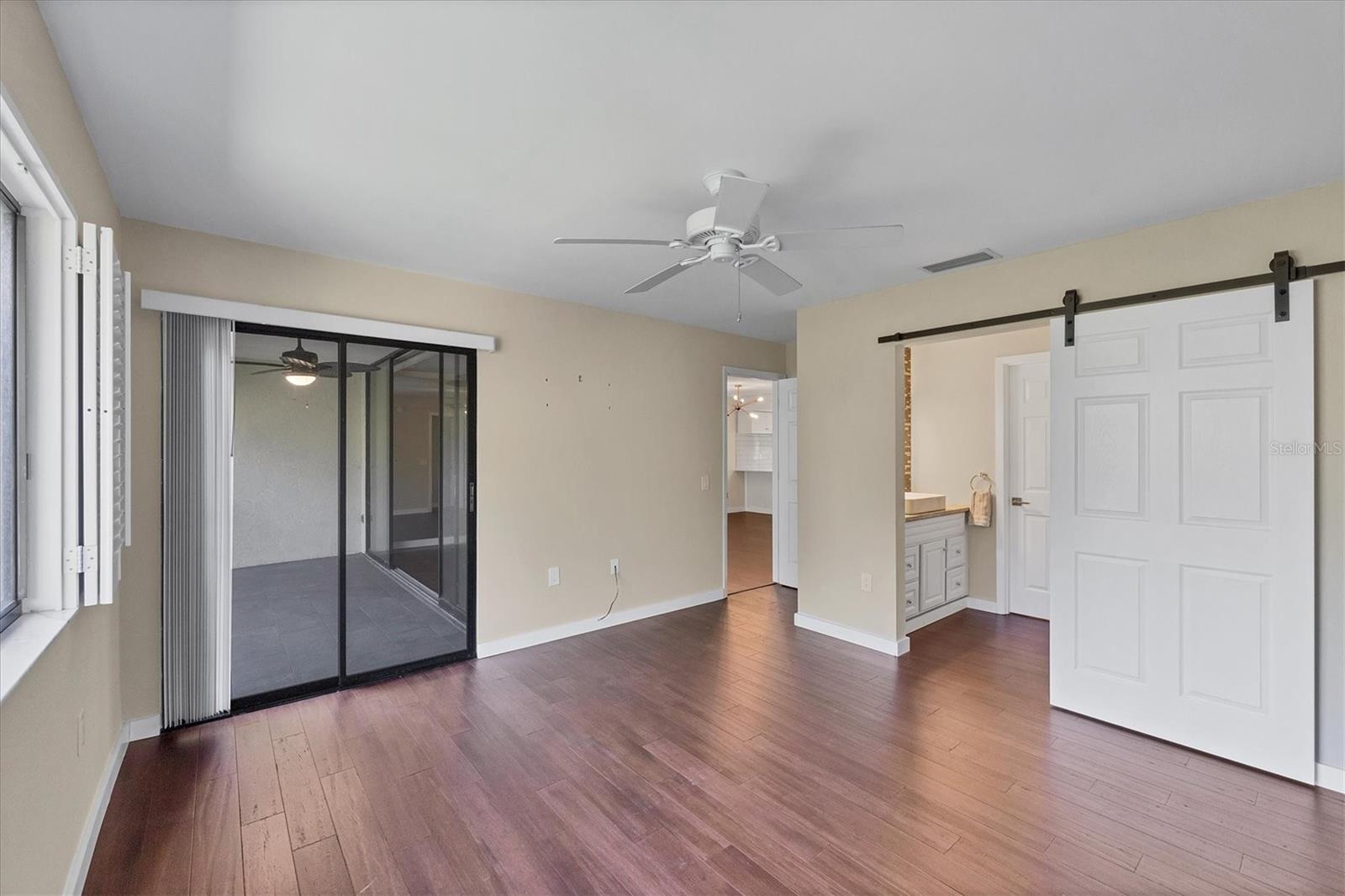 Primary w/ ensuite