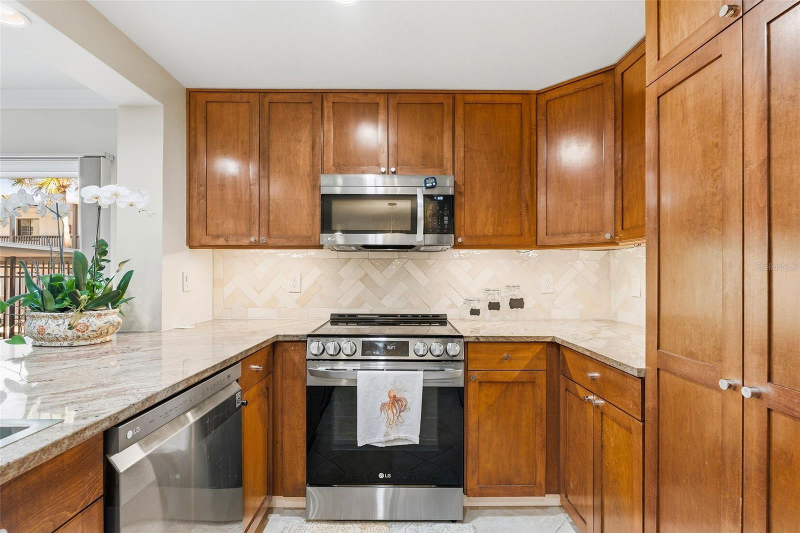 800 Benjamin Franklin Dr #110, Sarasota, FL 34236 — photo 4 of 36