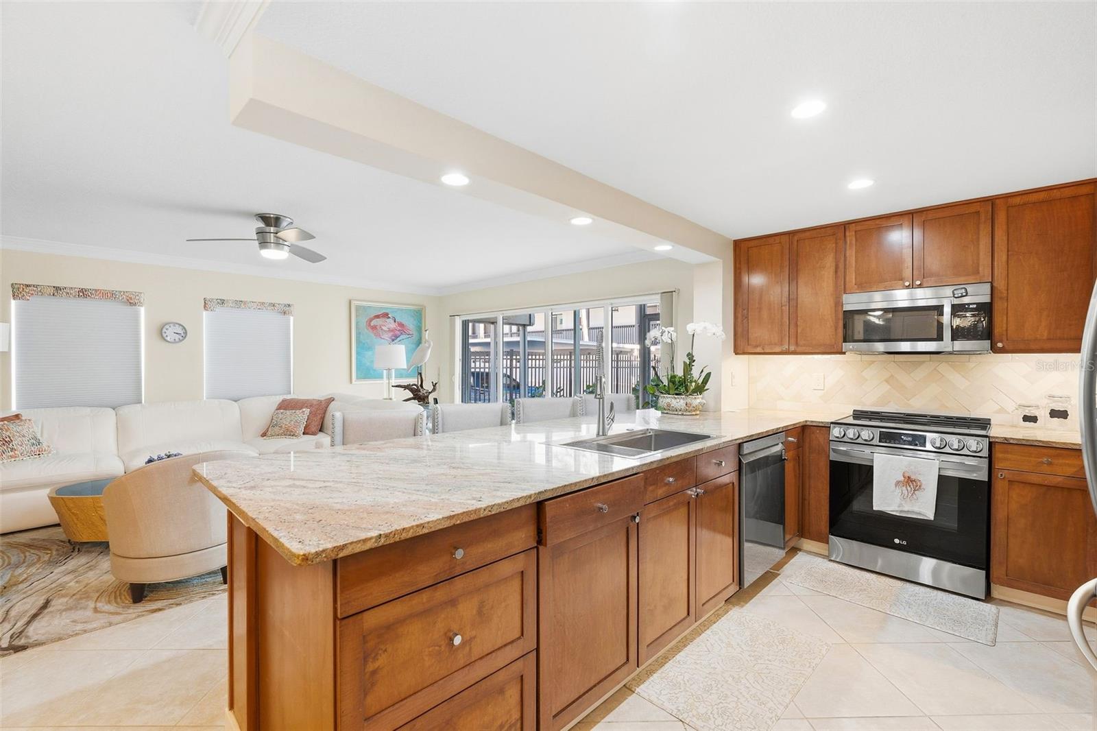 800 Benjamin Franklin Dr #110, Sarasota, FL 34236 — photo 5 of 36