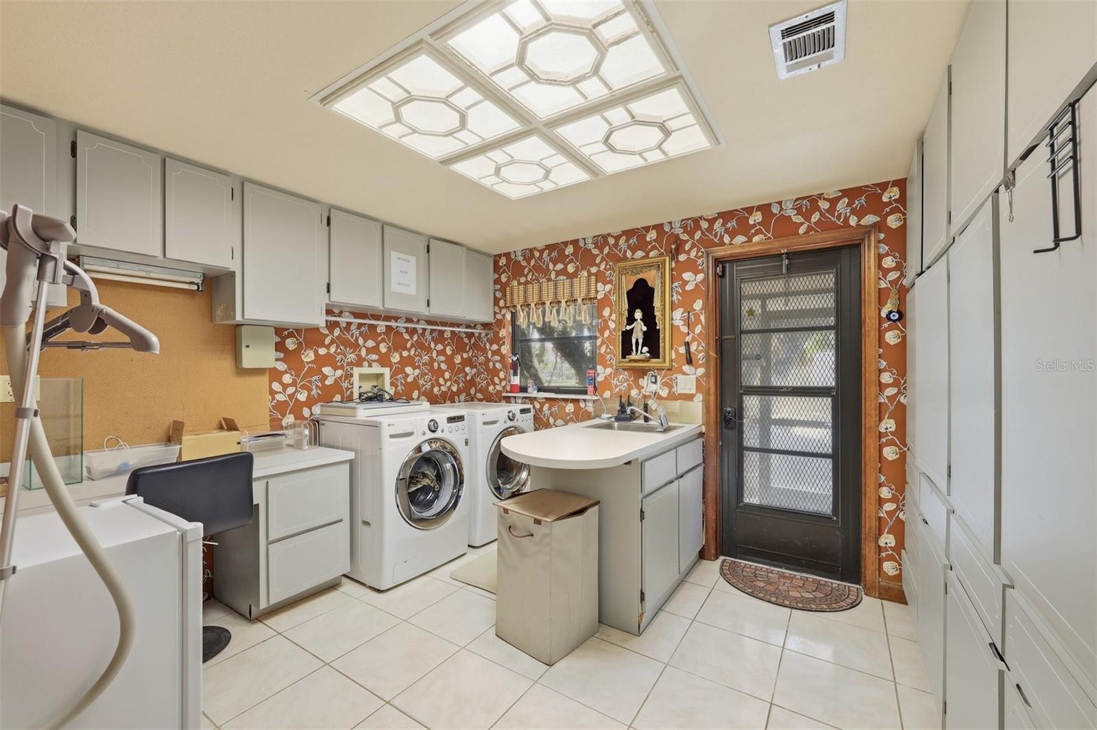 Enormous Laundry Room w/Sink & Wall of Cabinets