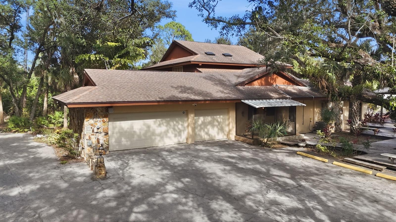 Side-Entry 3-Car Garage