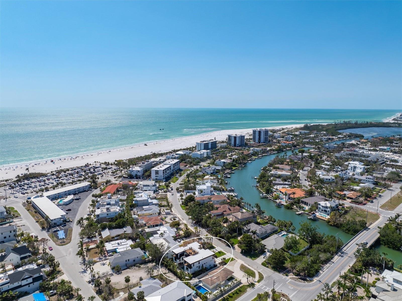 Walk to lido Beach