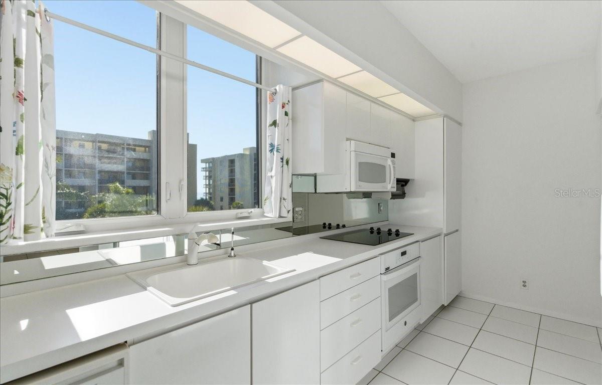 1065 Gulf of Mexico Dr #305, Longboat Key, FL 34228 — photo 20 of 52