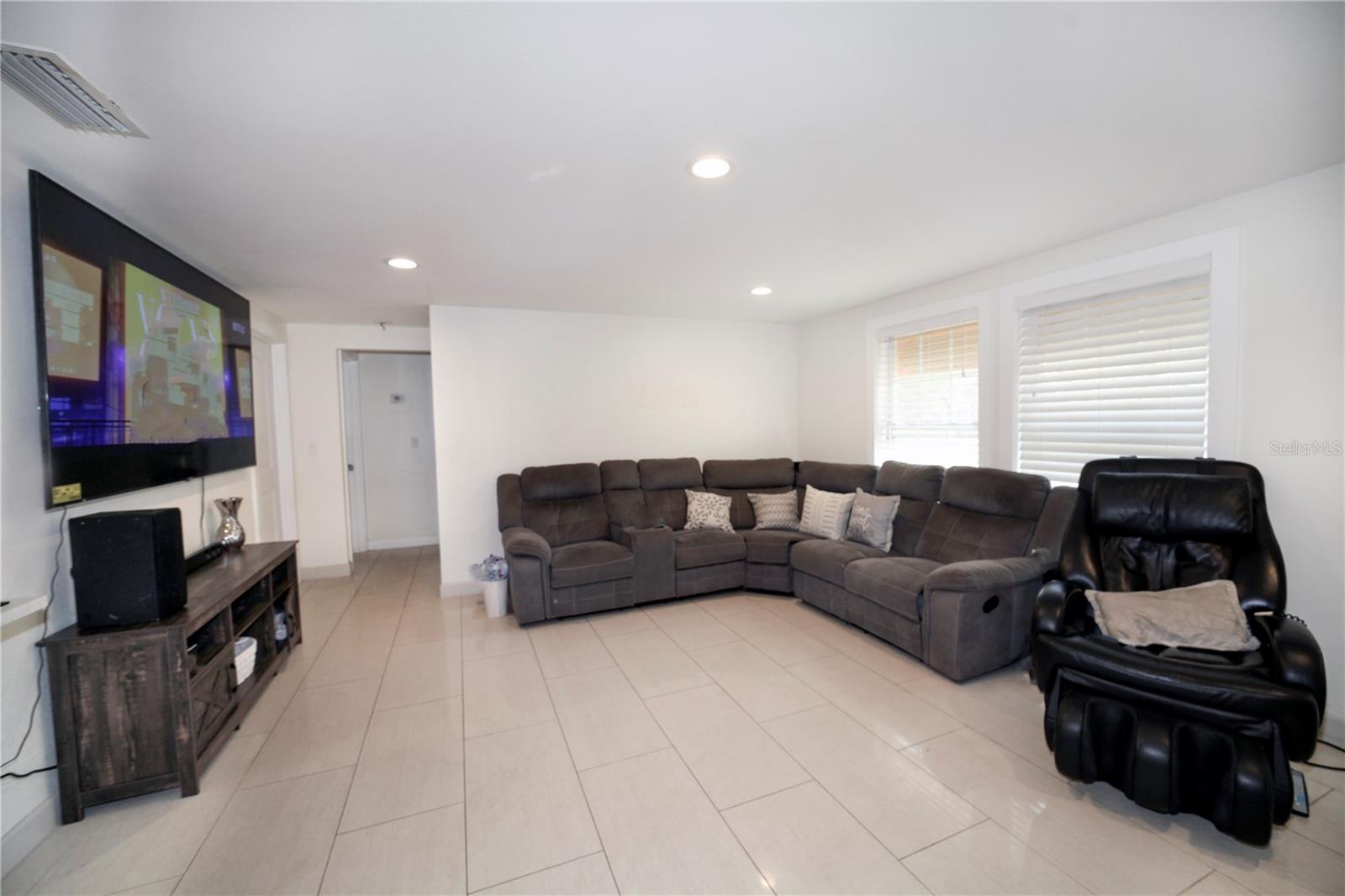 2653 22nd St, Sarasota, FL 34234 — photo 4 of 16
