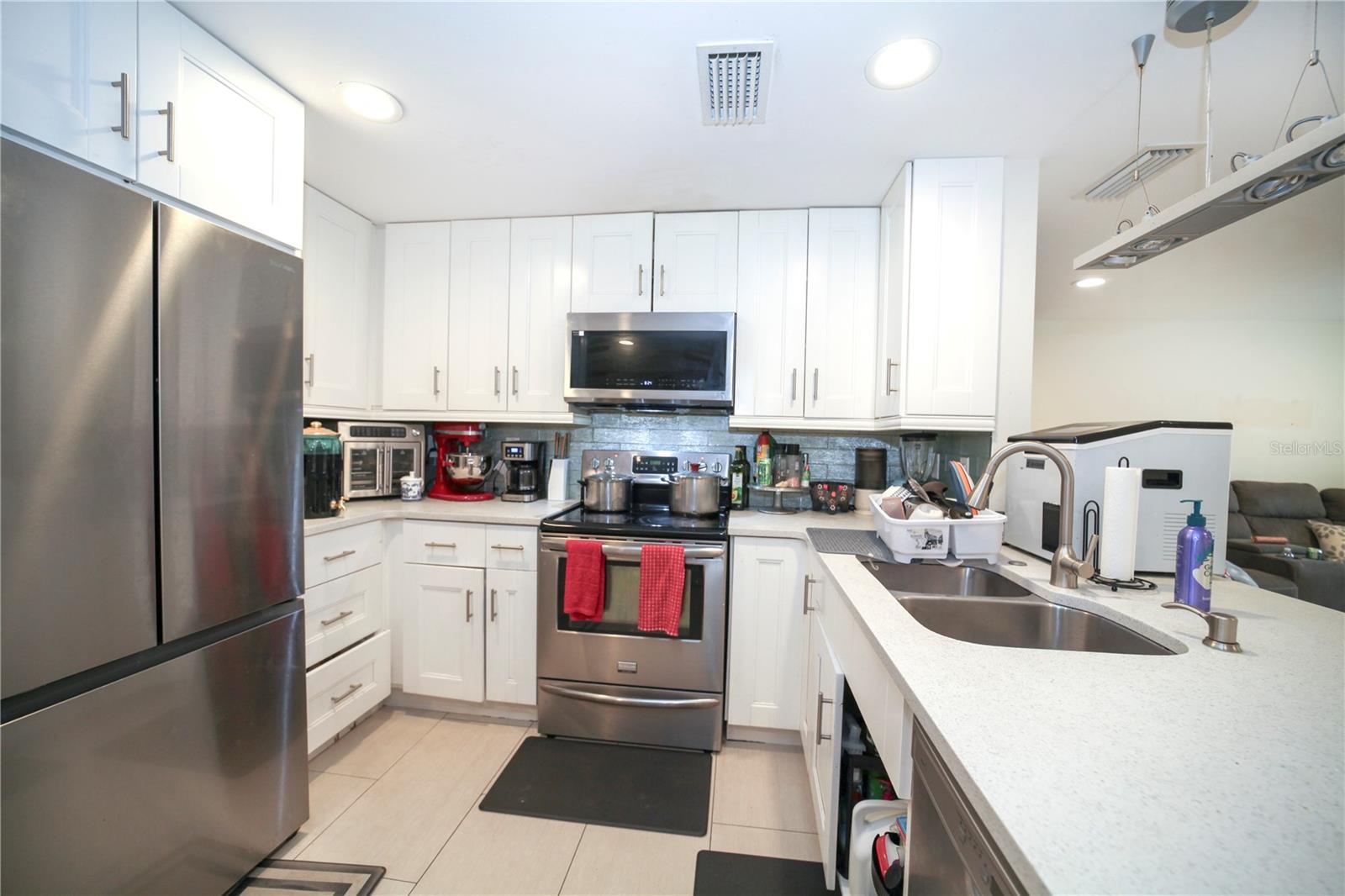 2653 22nd St, Sarasota, FL 34234 — photo 7 of 16