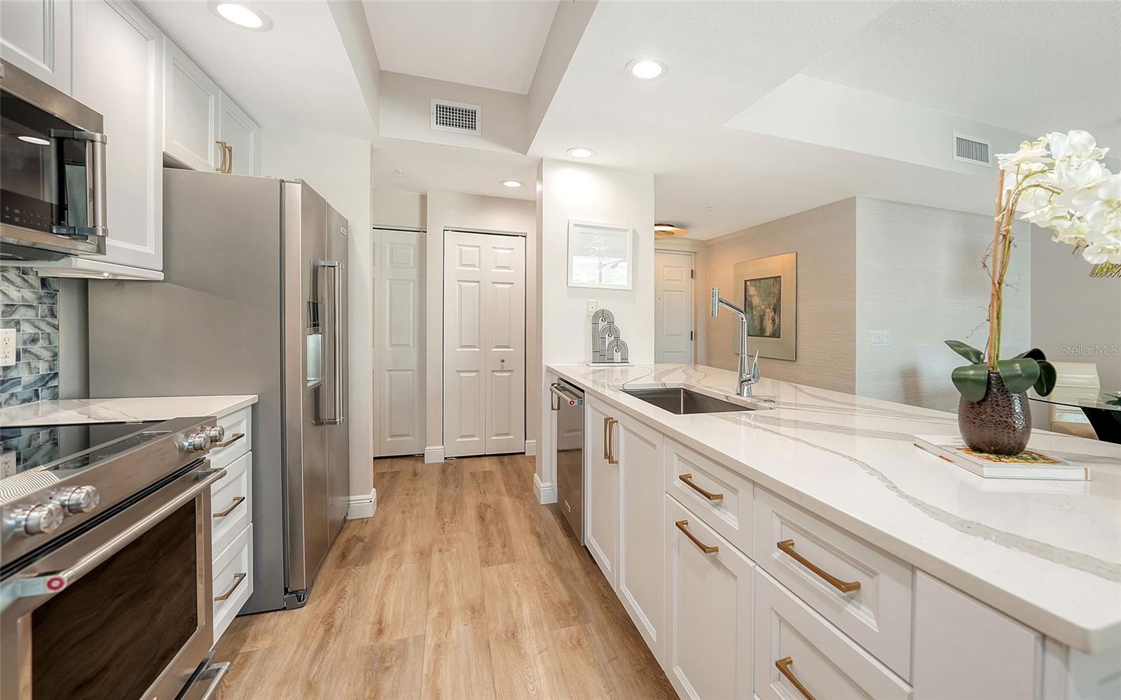 800 N Tamiami Trl #312, Sarasota, FL 34236 — photo 14 of 46