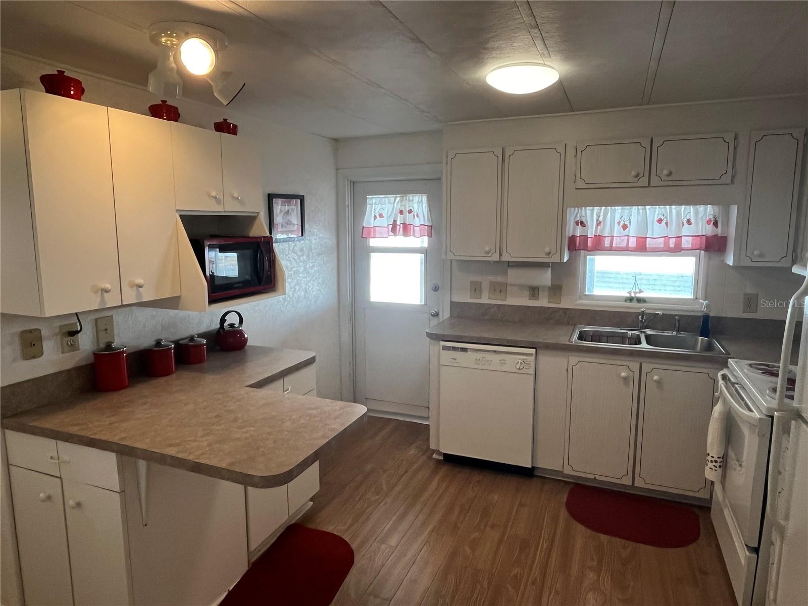 828 Trento, Venice, FL 34285 — photo 17 of 38