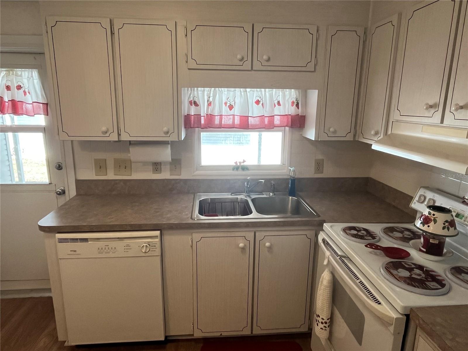 828 Trento, Venice, FL 34285 — photo 18 of 38