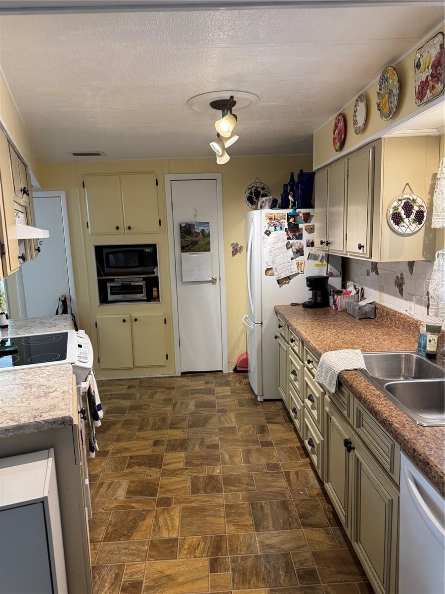 6 Lafitte Dr, Nokomis, FL 34275 — photo 10 of 26