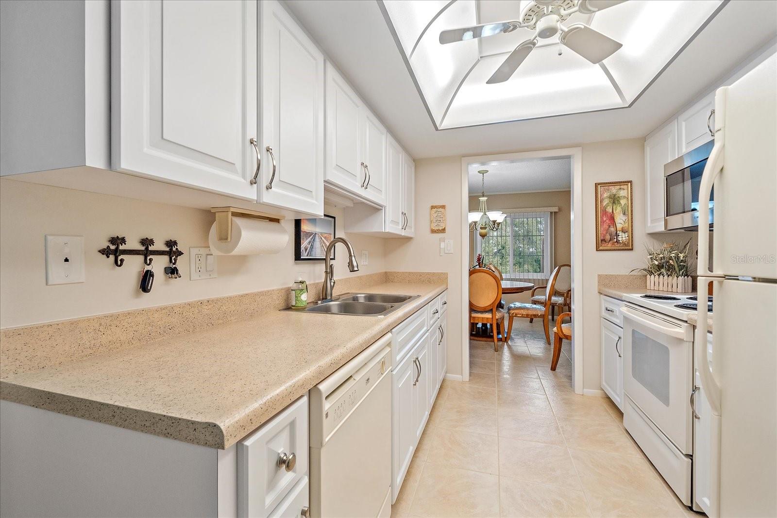 3135 Glen Elyn Blvd #13, Sarasota, FL 34237 — photo 14 of 41
