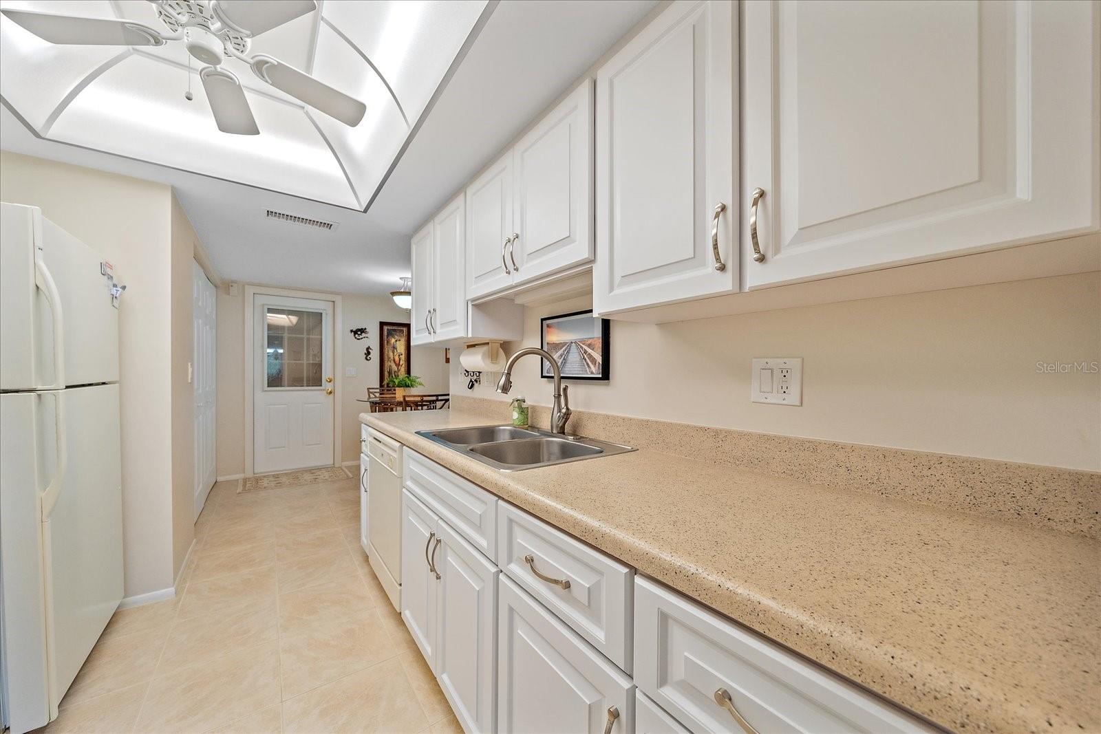 3135 Glen Elyn Blvd #13, Sarasota, FL 34237 — photo 17 of 41