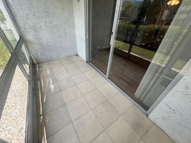 Sliding door to lanai.