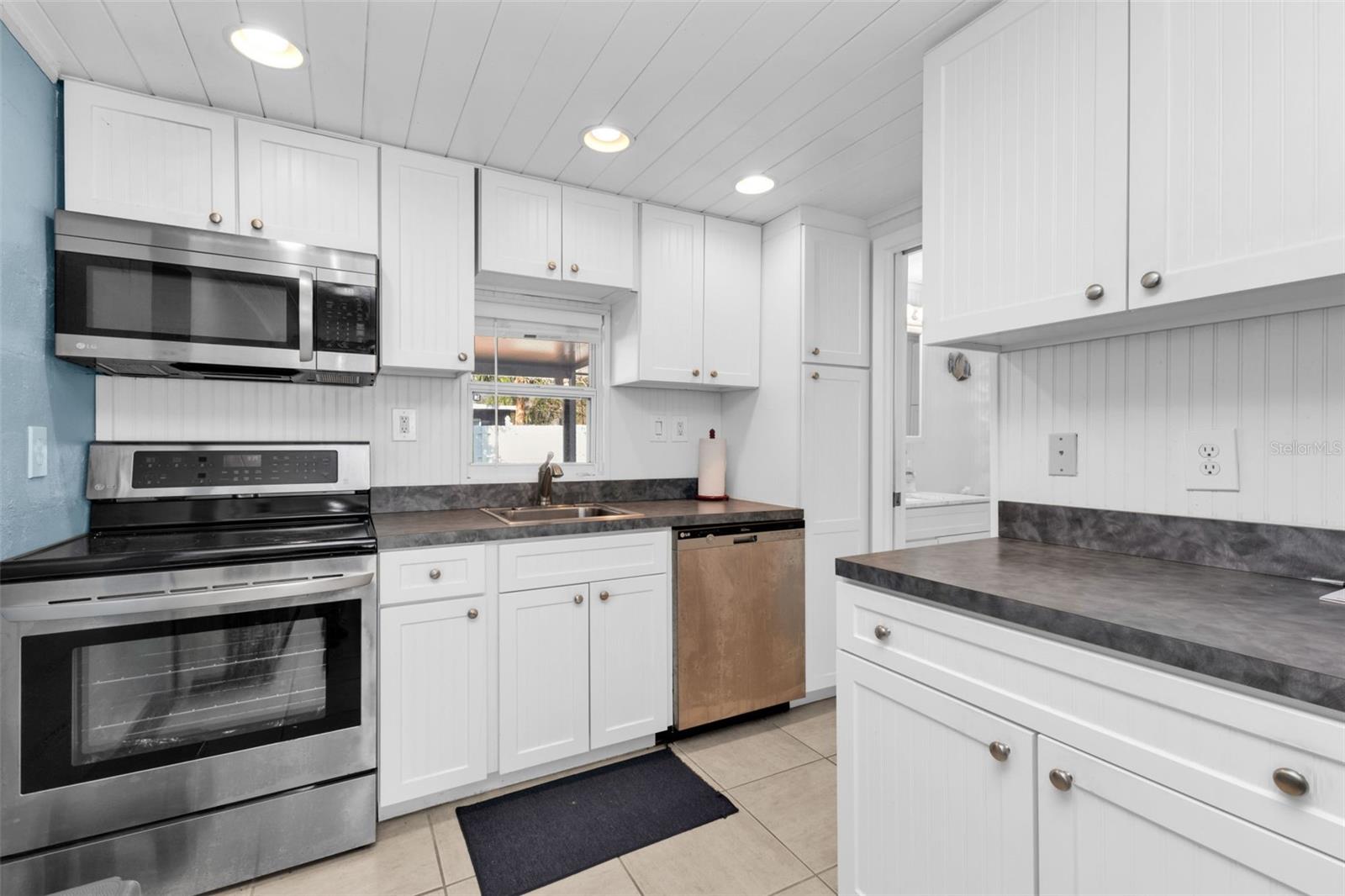 3215 Park Dr, Punta Gorda, FL 33982 — photo 3 of 43