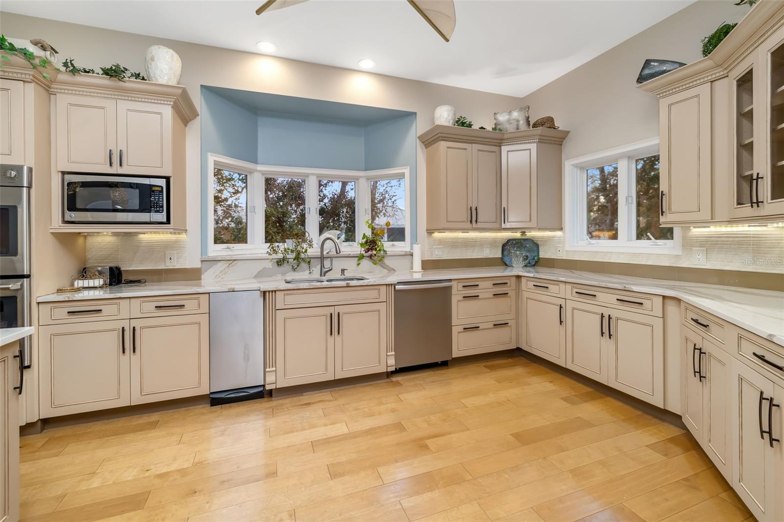 746 Eagle Point Dr, Venice, FL 34285 — photo 23 of 61