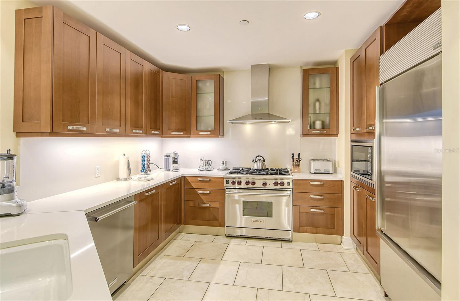 915 Seaside Dr #504, Weeks 6-7, Sarasota, FL 34242 — photo 15 of 52