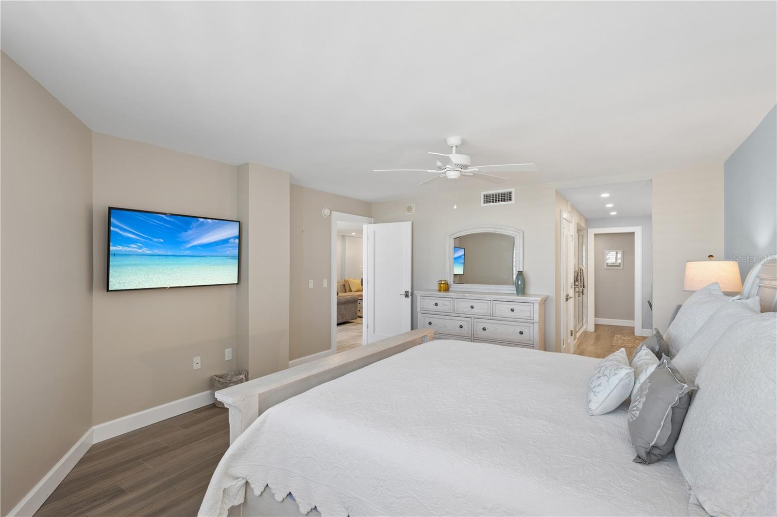 5880 Midnight Pass Rd #704, Sarasota, FL 34242 — photo 17 of 39