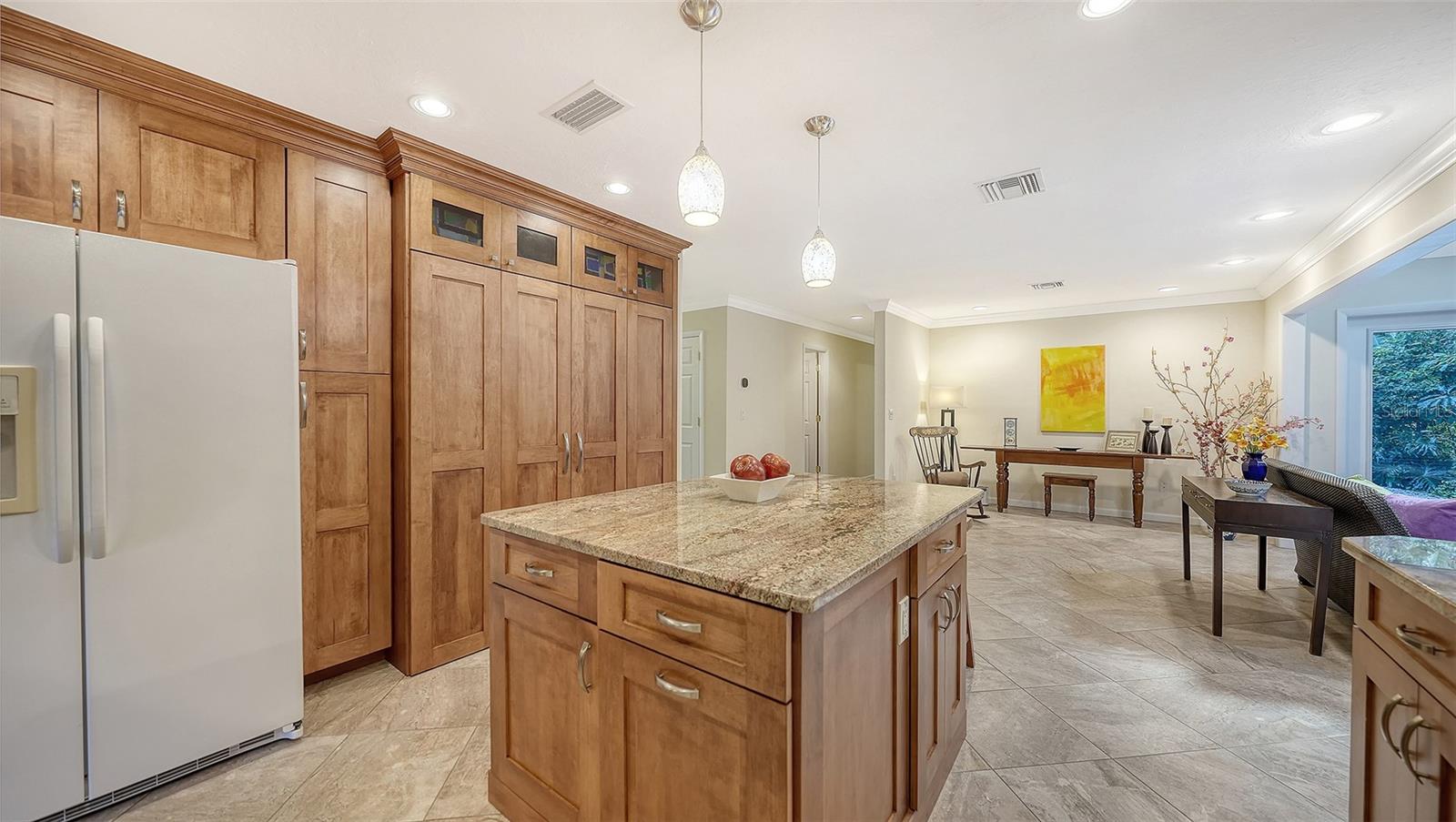 5345 Siesta Ct, Sarasota, FL 34242 — photo 10 of 41
