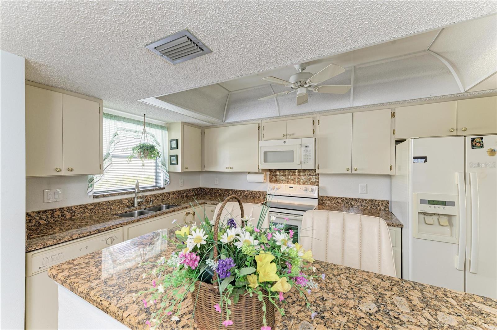 3983 Maceachen Blvd #424, Sarasota, FL 34233 — photo 13 of 40