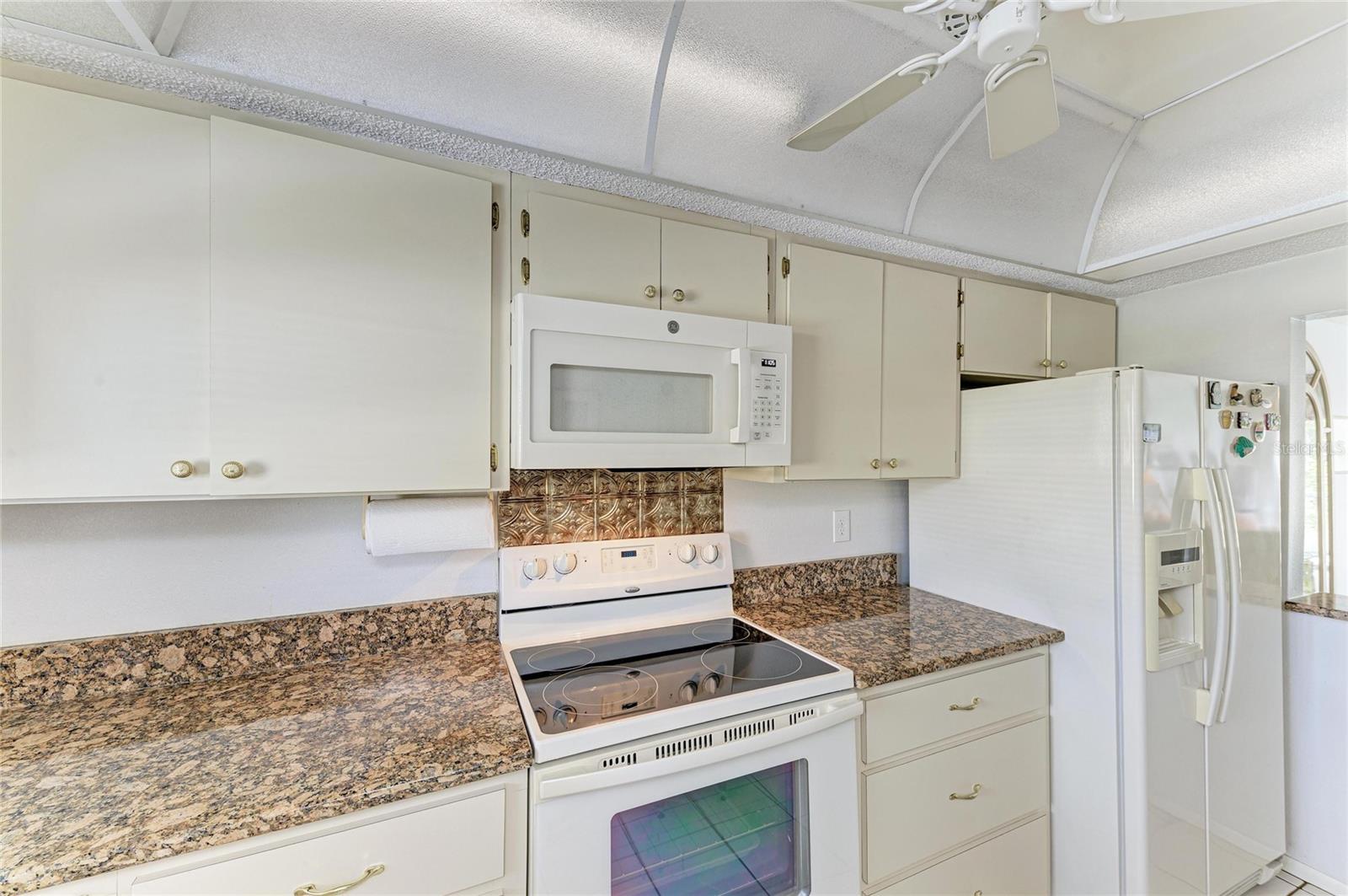 3983 Maceachen Blvd #424, Sarasota, FL 34233 — photo 14 of 40