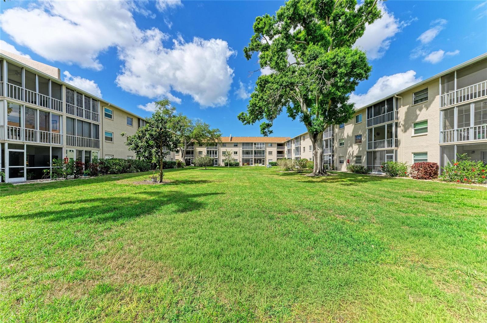 3983 Maceachen Blvd #424, Sarasota, FL 34233 — photo 37 of 40
