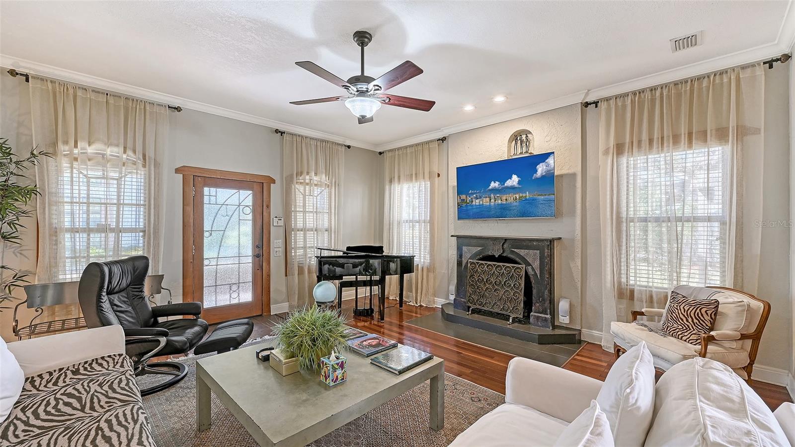 1563 4th St, Sarasota, FL 34236 — photo 3 of 63