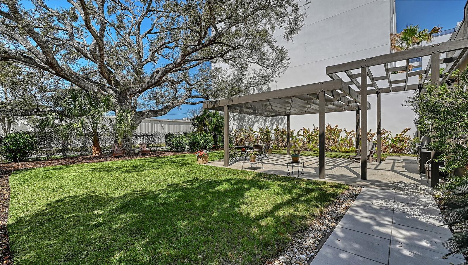 1563 4th St, Sarasota, FL 34236 — photo 8 of 63