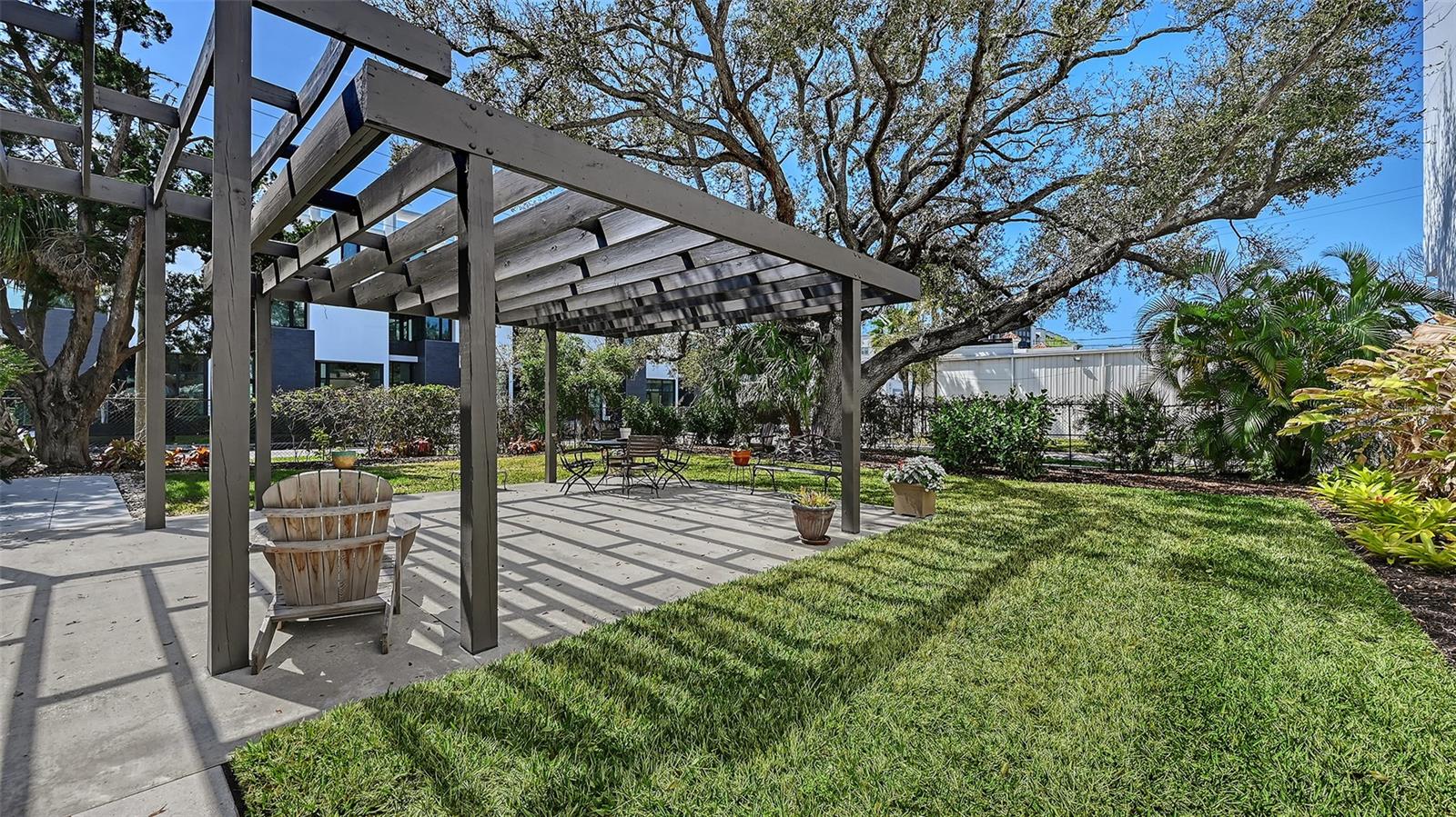 1563 4th St, Sarasota, FL 34236 — photo 10 of 63