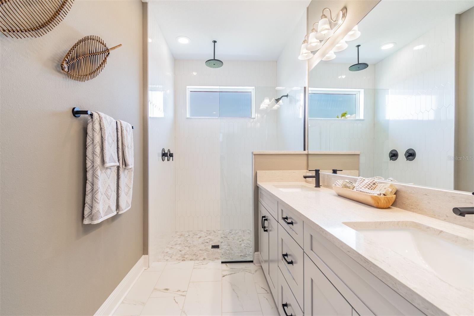 Bath-Pictures are of Model Home for representational purposes only.