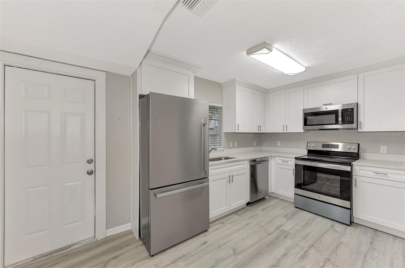 1891 Prospect St, Sarasota, FL 34239 — photo 22 of 29