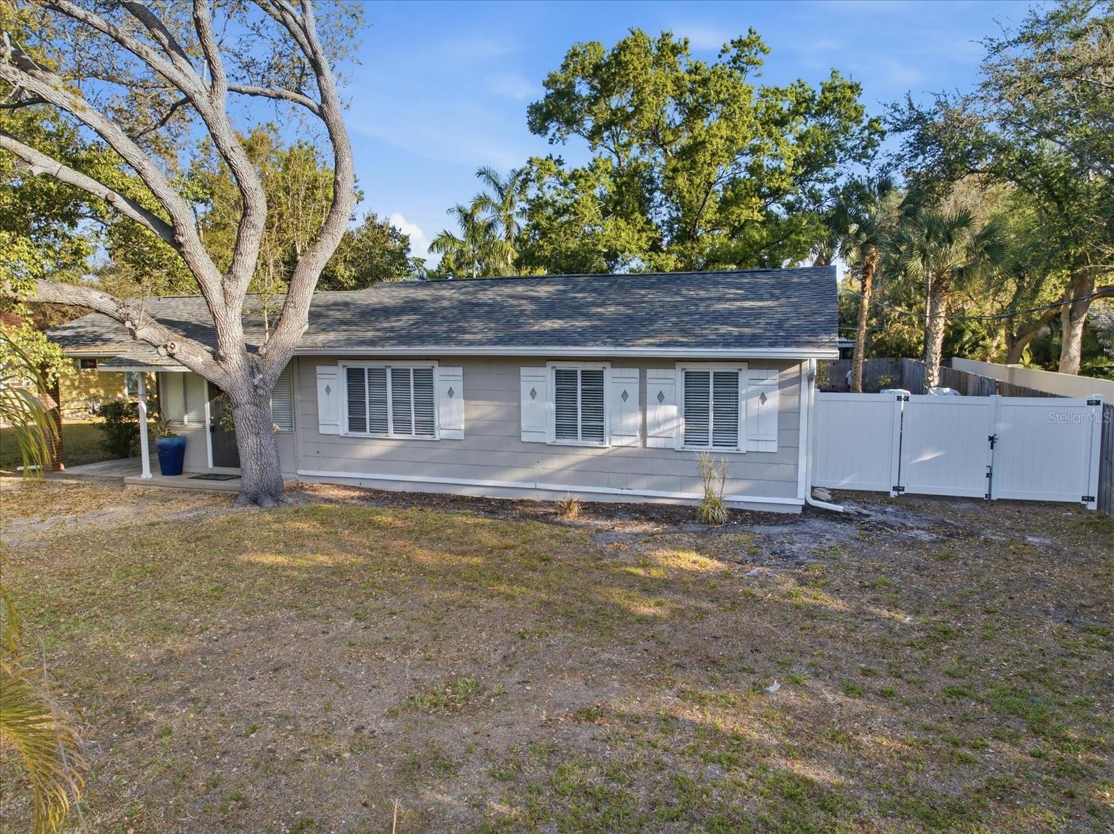 1891 Prospect St, Sarasota, FL 34239 — photo 5 of 29