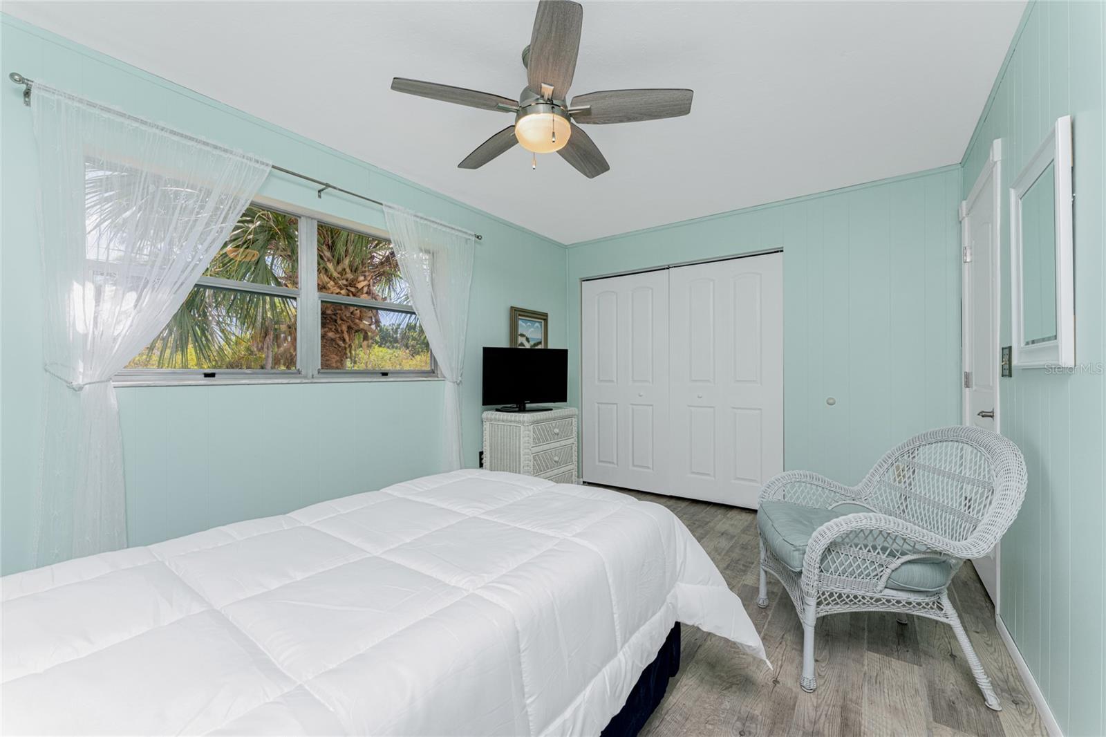 Laminate flooring and ceiling fan in here also!