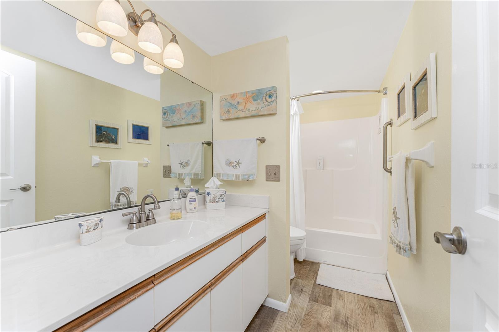 Guest bath has a combo tub/shower