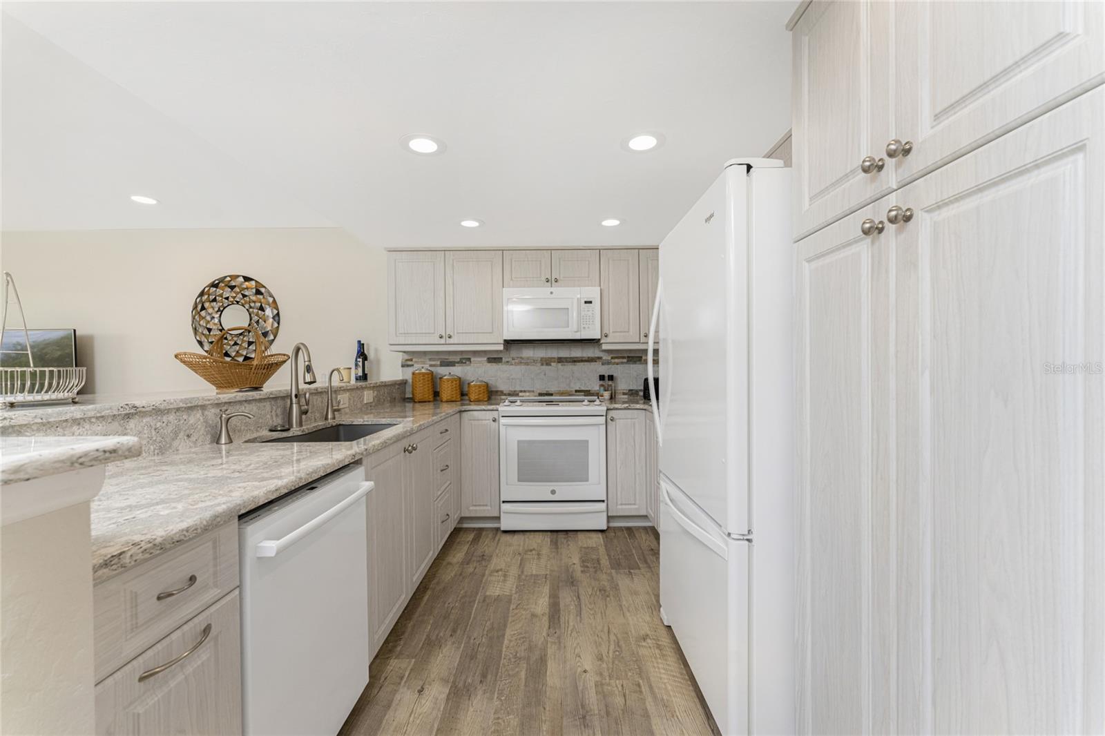 Pretty quartz countertop!