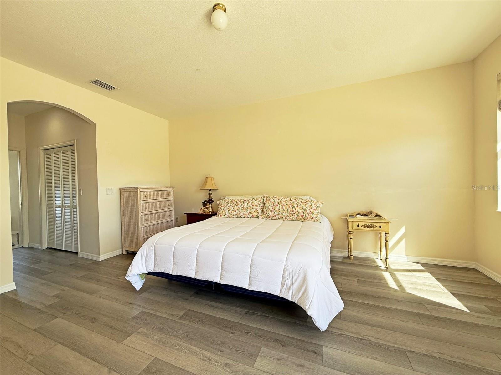 9011 Province St, Sarasota, FL 34240 — photo 12 of 42