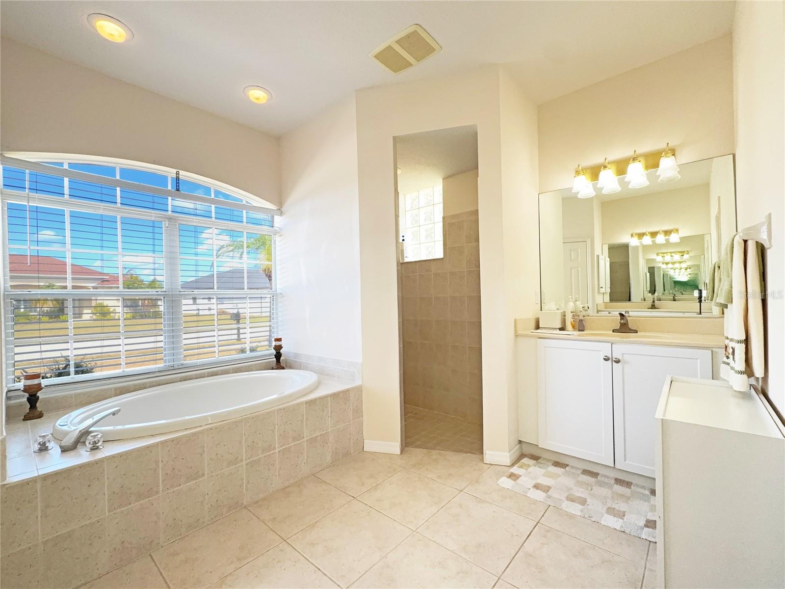 9011 Province St, Sarasota, FL 34240 — photo 15 of 42