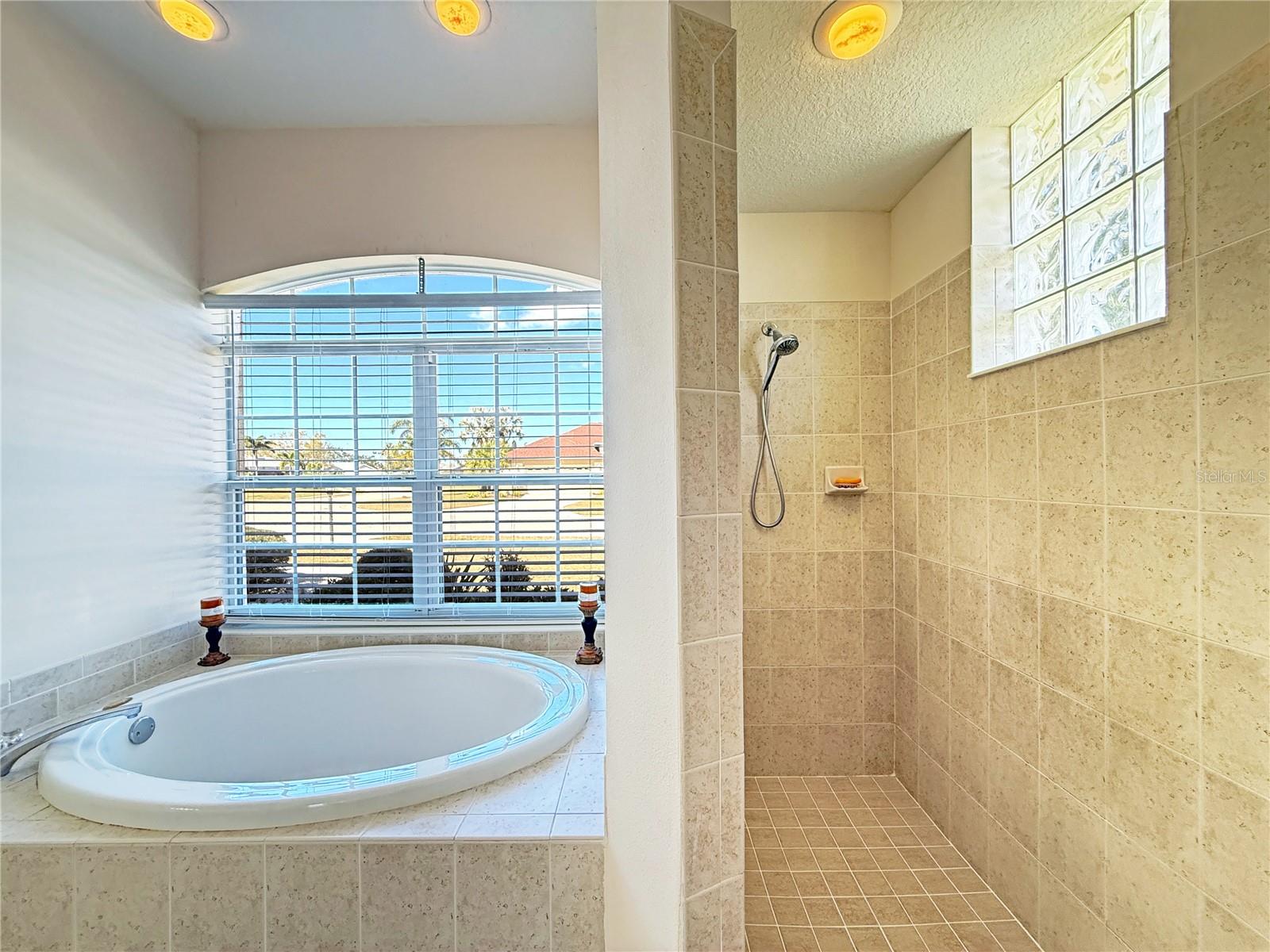 9011 Province St, Sarasota, FL 34240 — photo 16 of 42