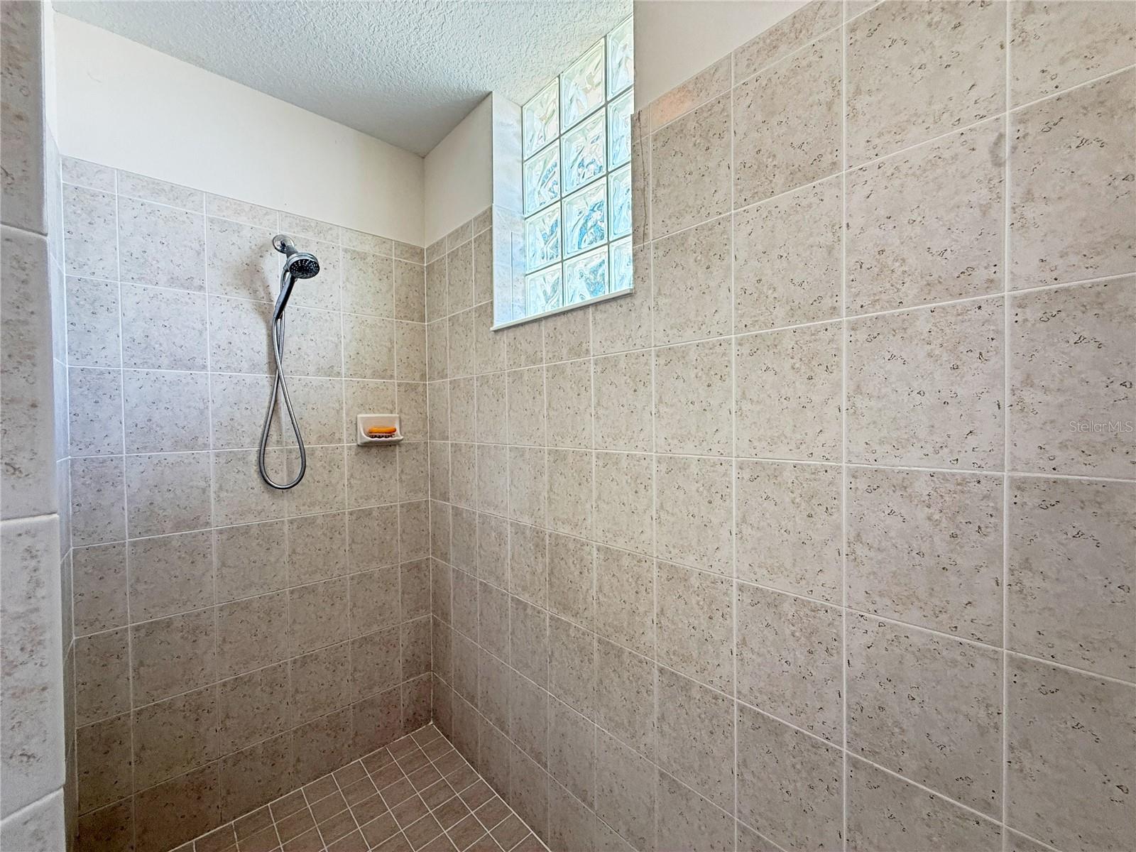 9011 Province St, Sarasota, FL 34240 — photo 17 of 42