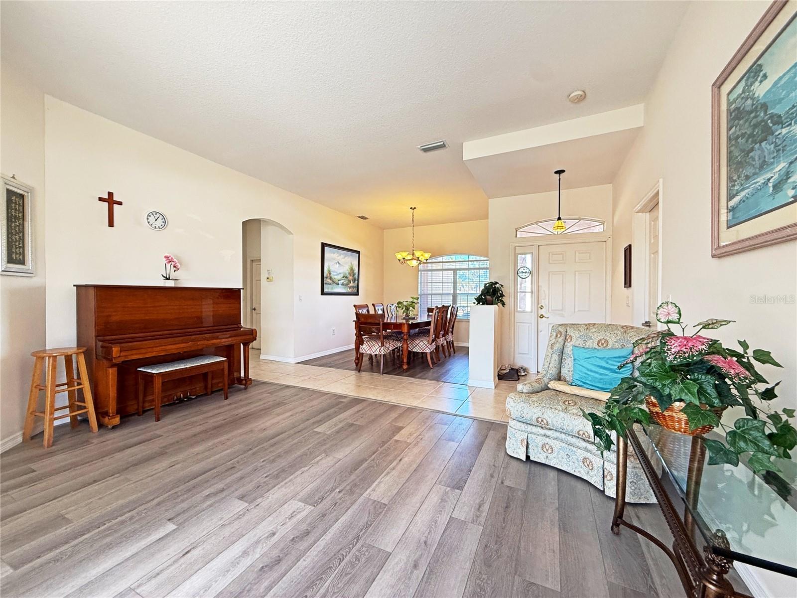 9011 Province St, Sarasota, FL 34240 — photo 8 of 42