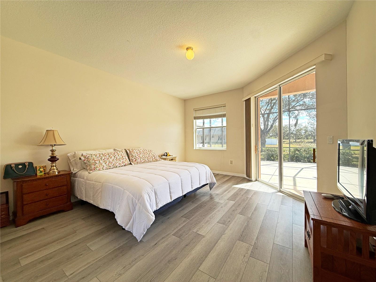 9011 Province St, Sarasota, FL 34240 — photo 10 of 42